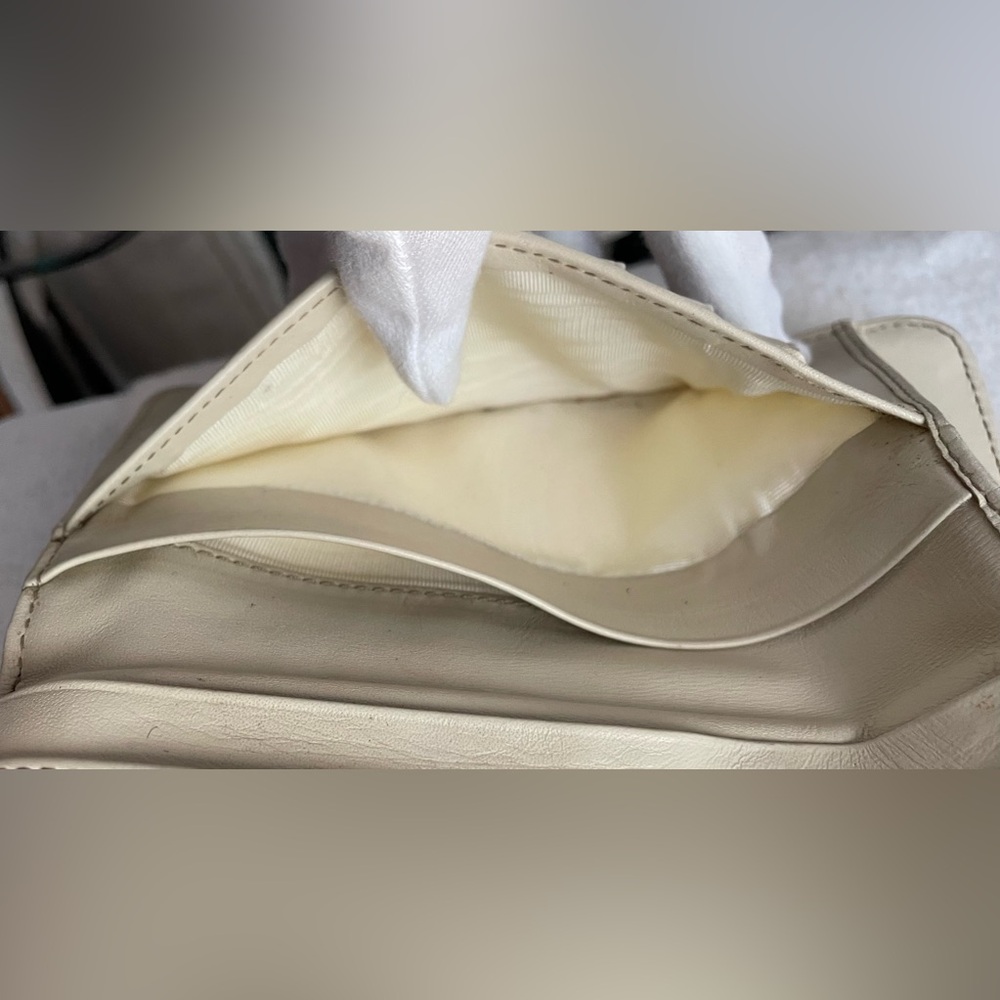 Miu Miu Vintage Authentic Cream Crocodile-Embossed Kiss-Lock/Snappy Snap Wallet - Picture 9 of 17
